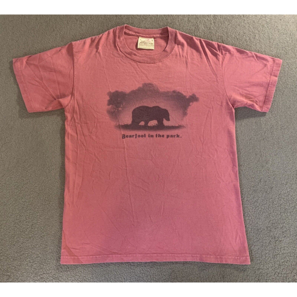 VINTAGE THE MOUNTAIN - BEAR BAREFOOT IN THE PARK - LEATHER TAG SMALL T-SHIRT